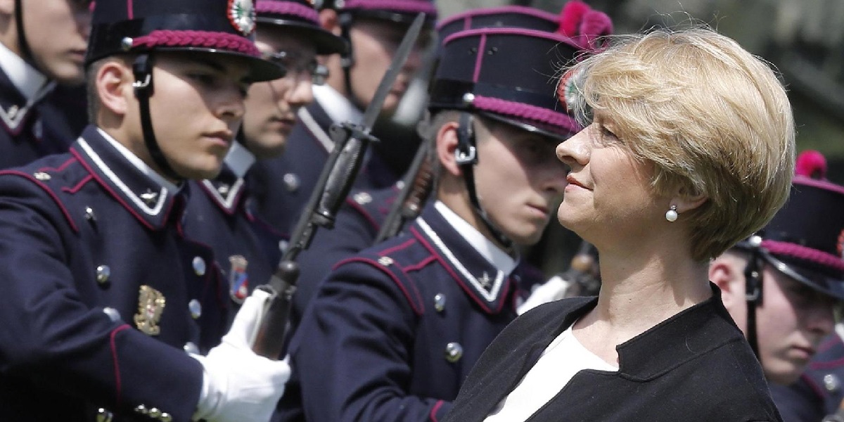 Forze armate, la ministra promette il ‘Pentagono italiano’