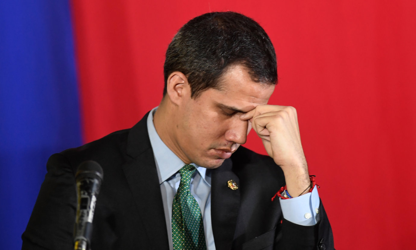 Venezuela, l’auto proclamato presidente Juan Guaidò, scommessa Usa, si arrende. Parlamento a Maduro. Collaboratori corrotti e rischio carcere