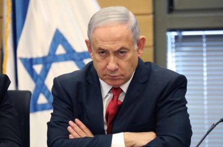 Netanyahu patteggia per evitare il carcere ma litiga sulla ‘condotta disonorevole’