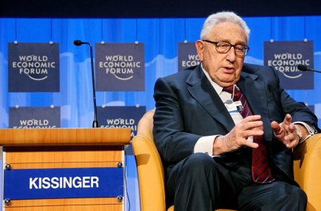 Kissinger non sospettabile ‘putiniano’ oltre la guerra: «Reintegrare la Russia nel sistema europeo»