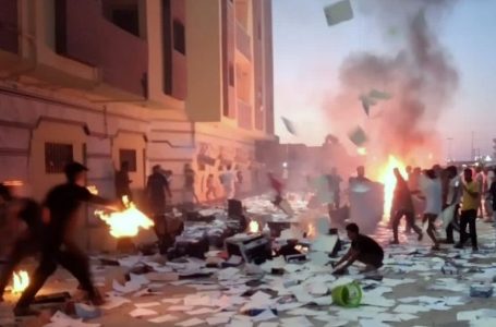 Libia impoverita e divisa in piazza contro tutti