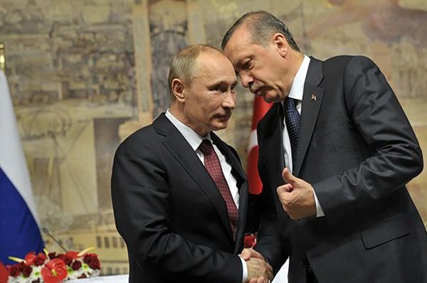 Sanzioni e triangolazioni per aggirarle. Russia-Turchia in beffa al blocco Usa-Ue
