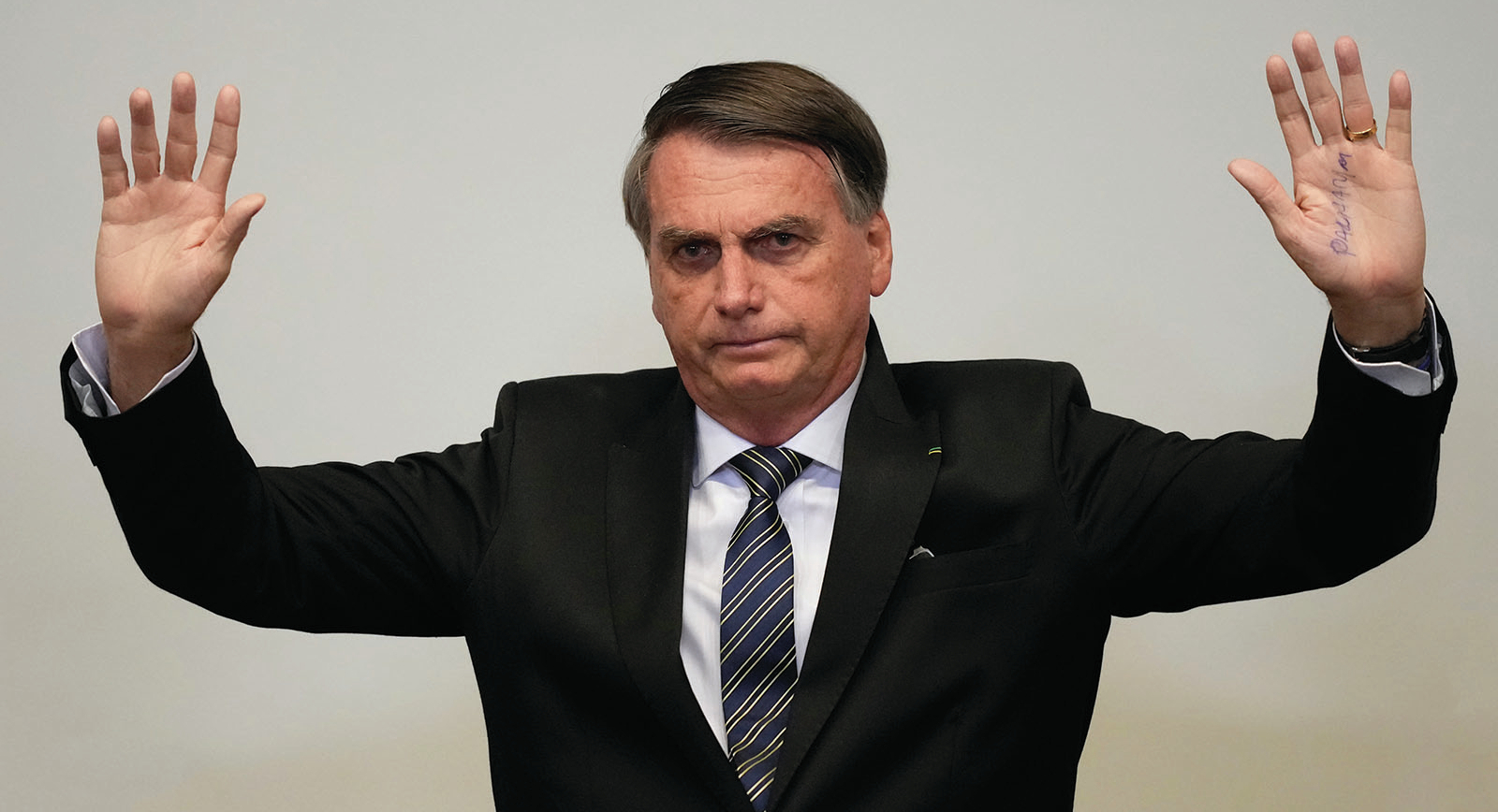 Jair Bolsonaro, sul finire della sua catastrofica presidenza, ha paura di finire in carcere