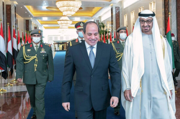 Egitto armato ma affamato a carico dei petro-monarchi del Golfo: costa troppo e politicamente ‘rende poco’