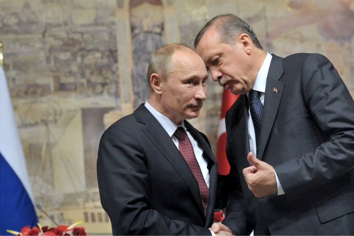Al mercato diplomatico il ritorno di Putin, ‘paciere’ tra Erdogan e Assad. Curdi a perdere