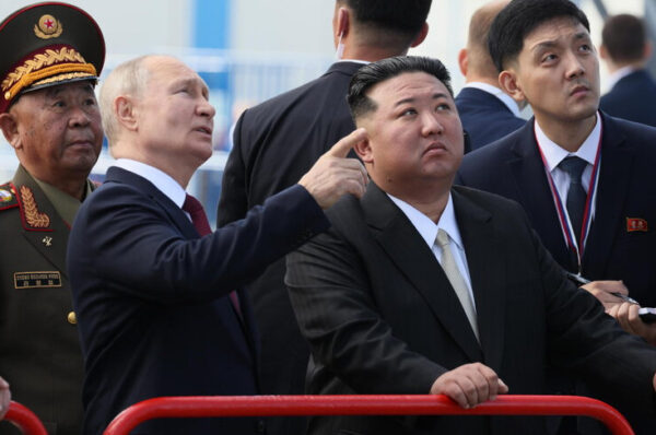 Putin con Kim: ‘Aiuteremo Pyongyang a costruire satelliti’. Kim: ‘Sosteniamo tutte le decisioni di Mosca’